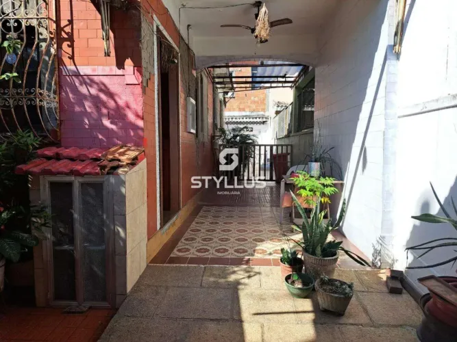 Casa Linear Ampla com 2 Quartos e 2 Vagas em Cachambi! RO01X