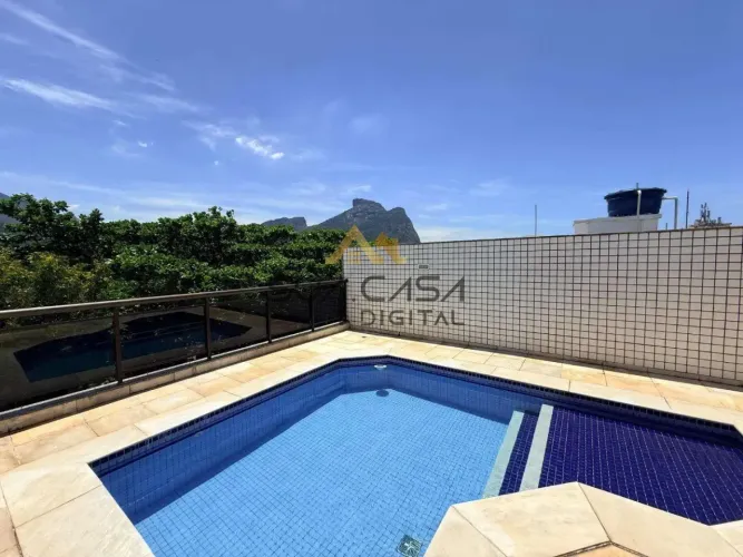 Cobertura circular com 3 suítes e vista para a Pedra da Gávea à venda no Jardim Oceânico R