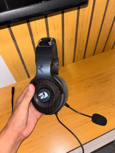 Fone redragon Pandora ( cabo danificado apenas USB do LED funcionando)