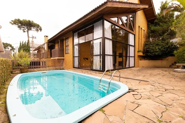 CASA PARA LOCAÇÃO COM 4 DORMITÓRIOS EM CONDOMÌNIO FECHADO .