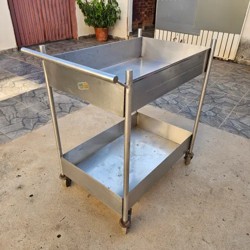 Carrinho Multiúso de INOX