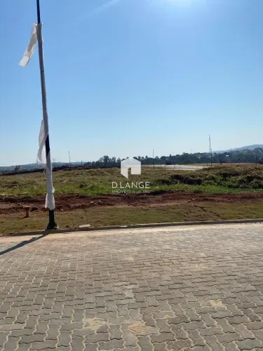 Terreno à venda no Condomínio Sainte Anne em Sousas.
