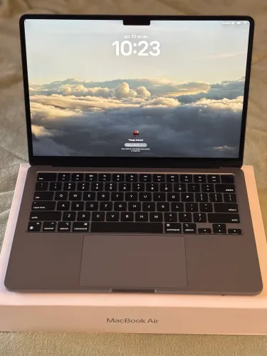 MacBook Air M3 512GB SSD / 8GB RAM - Estado de Novo + Garantia Apple até Março!