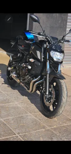 MT 07 20/21 Preto brilhante.