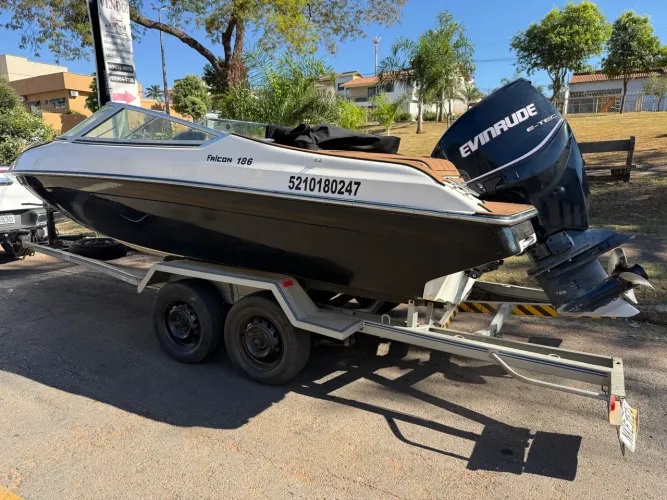 Lancha falcon 18pes