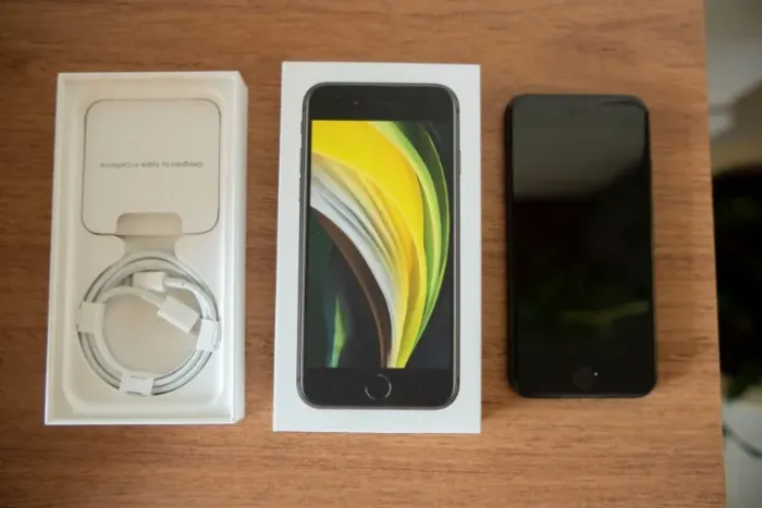 Iphone SE 128gb com caixa original e cabo do carregador