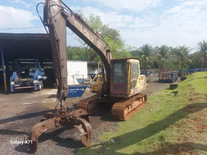 Escavadeira volvo ec 140 2013 com garra sucateira