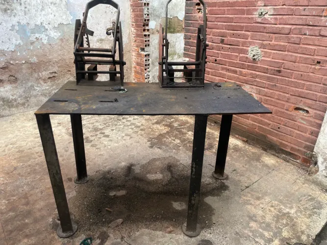 Mesa de Ferro Pesada