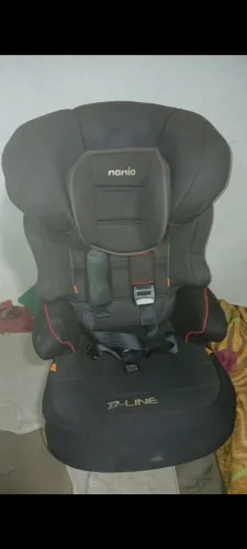Vendo cadeirinha 500 reais. Usa dois modelos ela tira a parte de cima e fica só o banquo