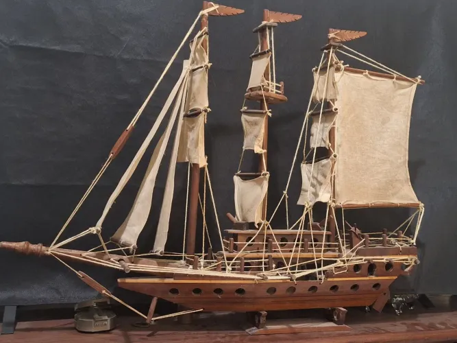 Caravela Artesanal Antiga