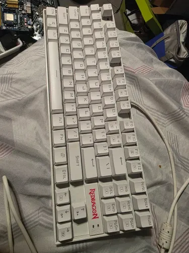Teclado mecânico redragon kumara branco impecável 