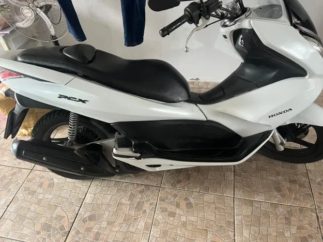 Vendo PCX branca