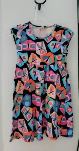 Vestido colorido infantil de borboletas 