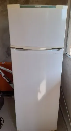 Geladeira Consul 334 litros.