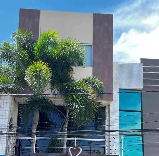 VENDE-SE E ALUGA-SE IMÓVEL COMERCIAL NA RUA DO PARAÍSO - JUAZEIRO - BA