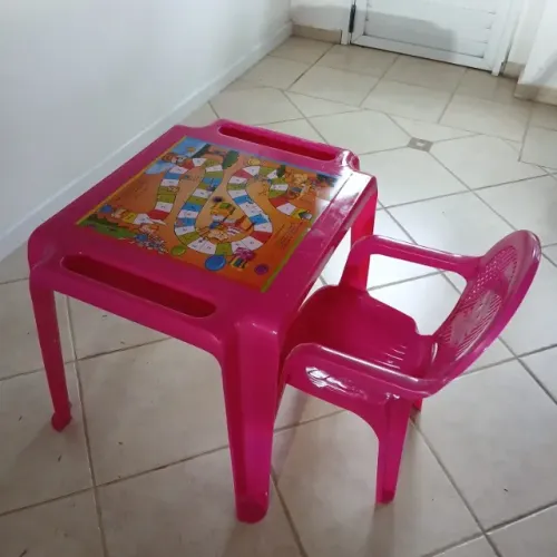Mesa de plástico Infantil Feminino (Princesas) c/ 01 cadeira