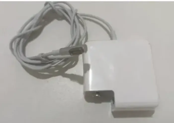 Fonte Para macbook Pro Magsafe 1 paralela usada uma vez