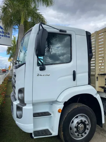VENDO CAMINHÃO 24250 IMPECÁVEL