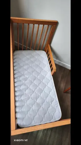 Berço cama de madeira maciça avelã tulipa baby nunca usado.
