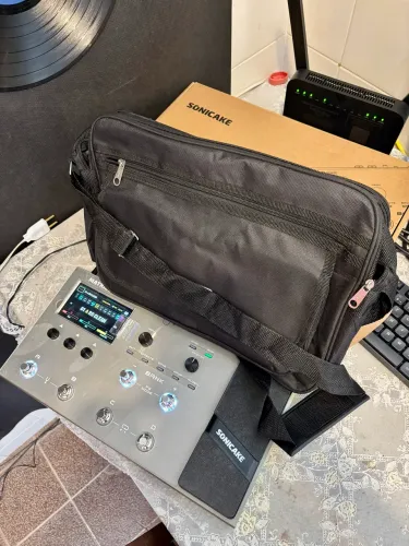 Pedaleira Matribox 2 Pro na caixa com bag para transporte
