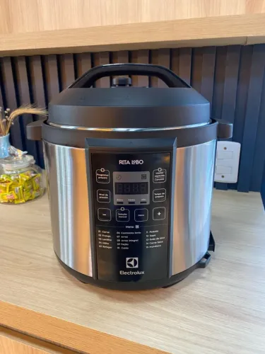 Panela de Pressão Elétrica Electrolux 6L Preta