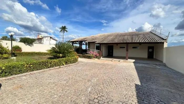 Casa de Alto Padrão com beira para o Rio Branco, com 5 dormitórios na área nobre!