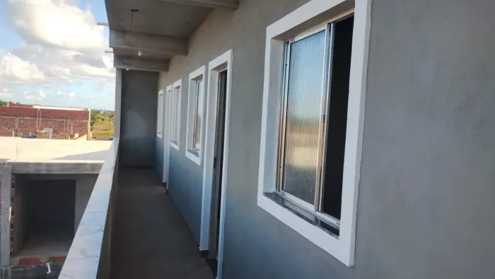 Alugo Casa/apartamento num Vilage na Caraúna 2/4 com suite