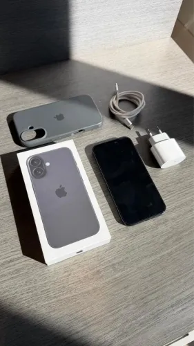 iPhone 16 128GB Preto Caixa e Carregador Original- 6 meses de uso
