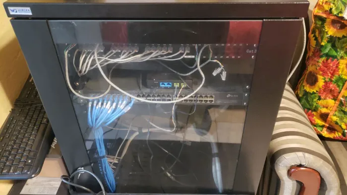 Rack TI 110cmx70cmx60cm com porta acrilico e chaves