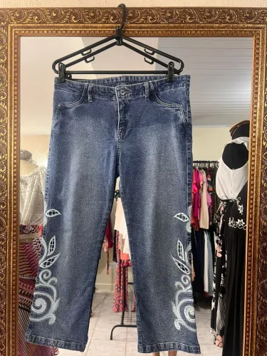 Calça jeans 46 mas veste 42 e 44