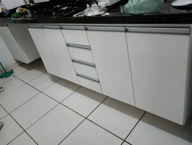 Vende armário planejado top muito semi novo sem detalhes