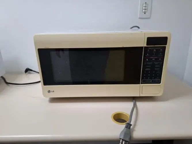 MICROONDAS LG (ligando, porém fazendo barulho e painel não funciona o iniciar)