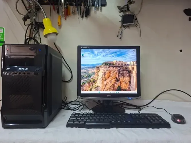 vendo computador core i3 de quarta geraçao 4 com 8gb de memoria ddr3 e hd de 320gb formata