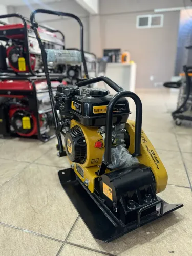 Placa Compactadora de Solo 7.5 HP Gasolina Rental - Buffalo