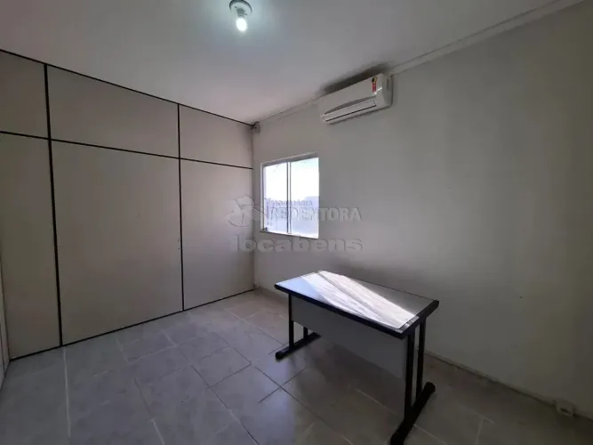 Sala comercial localizada no Centro Empresarial Valentim Alves.