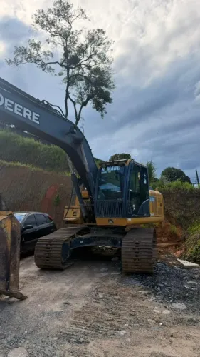 ESCAVADEIRA HIDRÁULICA JOHN DEERE 200G - 2020