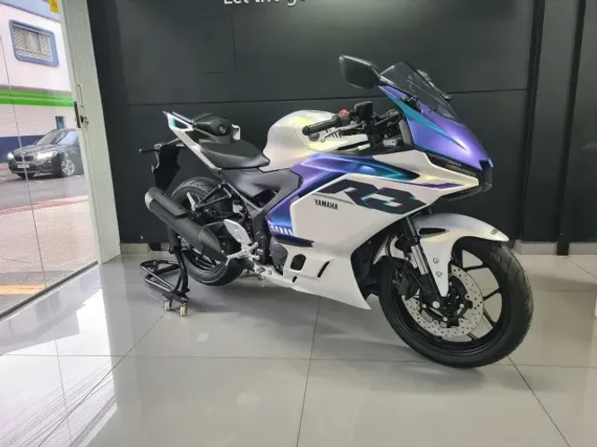 YAMAHA R3