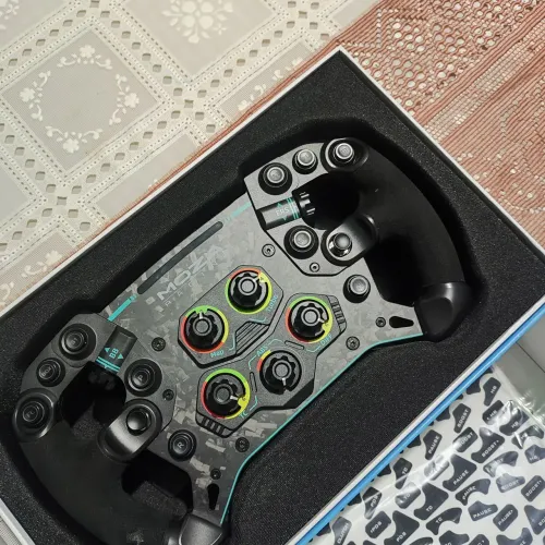 Kit Moza racing 