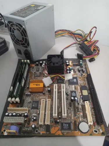 Kit Retrô (1996) - PCChips M598LMR - Intel Pentium 166 - 300MB SDRAM - Fonte ATX 200W