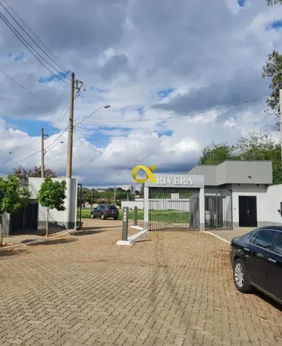 Oportunidade para você construir sua casa no Água Branca. E o melhor dentro de condomínio
