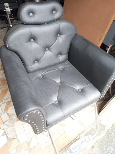Poltrona pra salão ou barbearia Darus. 