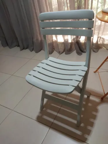 Cadeira dobrável branca