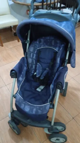 Vendo carrinho de bebê 