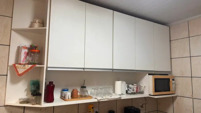 Vendo armário de cozinha madeira 100% , parcelo mais com juros da máquina 