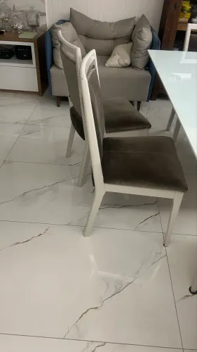 Mesa com 8 cadeiras