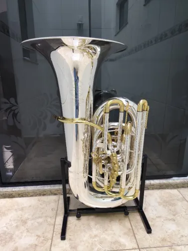 Tuba 5/4 Hs Musical TB1C em dó - Prata c/ Laqueado - Seminova R$ 28.500,00 - Aceito trocas