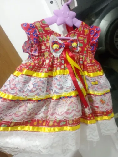 Vende-se vestidos juninos infantis. De 2 a 4 anos