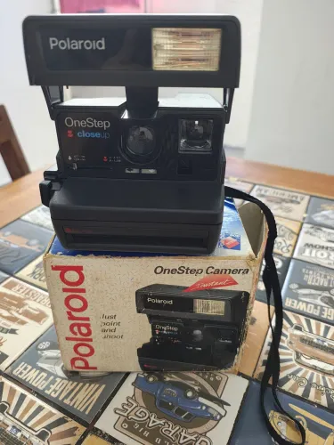 Câmera Instantânea Polaroid OneStep CloseUp 600 (Na Caixa)