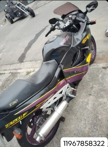 Moto Suzuki GSX750F
