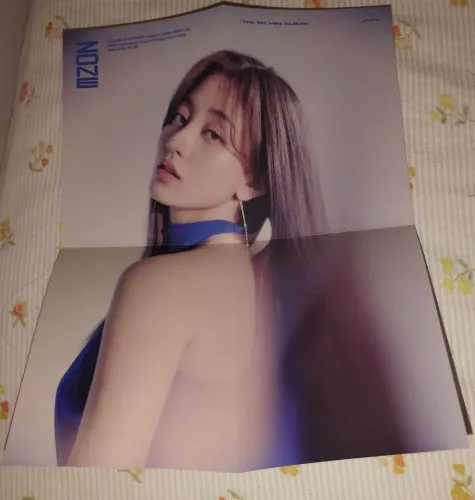 Poster Jihyo (TWICE) oficial ZONE